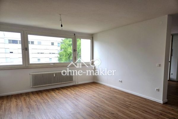 Ampio appartamento di 2 locali con 85,5 m², balcone esposto a sud-ovest e posto auto in garage sotterraneo – primo utilizzo dopo la ristrutturazione