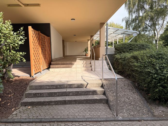 Appartement en duplex avec cheminée et terrasse sur le toit │ Votre nouvel appartement au-dessus des toits de Leverkusen – Eingangsbereich │ Außenfoto