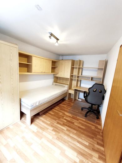 Schlafzimmer mit  Büro