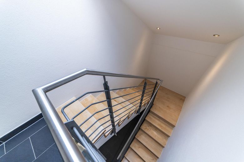 Großzügige Gartenwohnung - von privat – Innentreppe