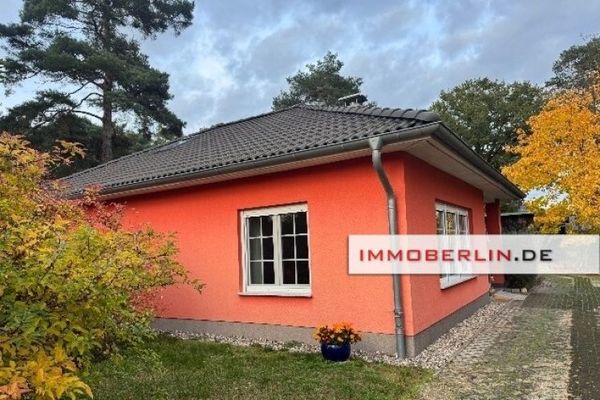 IMMOBERLIN.DE - Attraktiver Bungalow mit Sonnengarten & Garage in harmonischer Lage beim Krüpelsee
