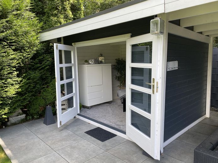 Exklusives Einfamilienhaus mit Wellnessgarten – Wohnen auf höchstem Niveau – Gartenhaus