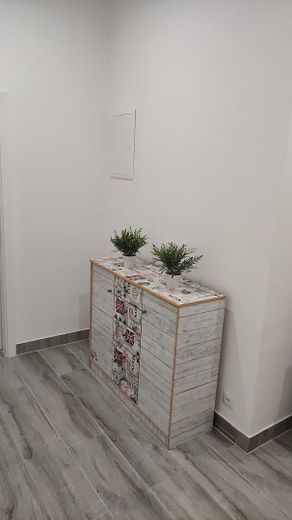 Gemütliche 1-Zimmer-Wohnung teilmöbliert mit Einbauküche barrierefrei – Flur