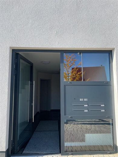 Obra nueva en Luckau: apartamento de 2 habitaciones disponible de inmediato, apartamento de 3 habitaciones a partir de enero de 2027; ambos con balcón – Hauseingang
