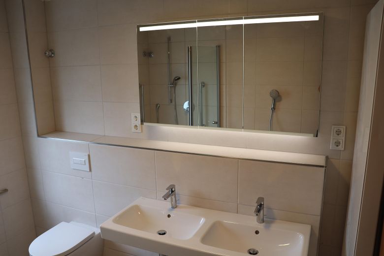 Badezimmer mit Waschbecken