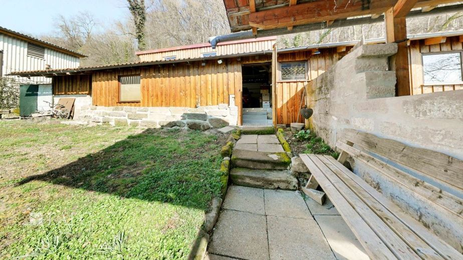 Charmantes Anwesen in einzigartiger Lage sucht Liebhaber! - FALC Immobilien Öhringen – Zugang Garage