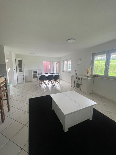 Modernisiertes Zweifamilienhaus mit 263 m² Wohnfläche, attraktiver Vermietungsperspektive – Wohn-Essbereich Einliegerwohnu