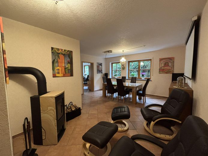 Versatile space wonder in a quiet prime location: your new home or a smart investment! – EG Wohnzimmer