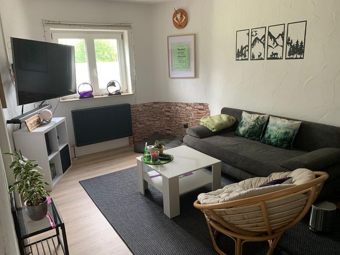 Schöne DHH am Ortsrand mit unverbautem Blick // 147qm Wohnfläche / 7 Zimmer / Einziehen & Wohlfühlen – Hobbyraum (KG)