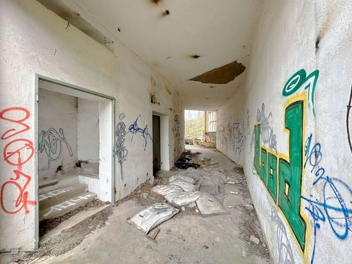 Privisionsfrei 18.000 m² Entwicklungsareal mit Turm und 2 Bunkern nahe Magdeburg – Haupteingang Bunker1