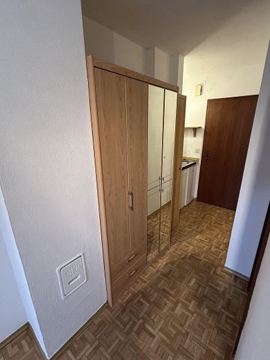 Student:innen-Appartement mit eigenem Parkplatz und WLAN-Flatrate in Obereichstätt – Flur