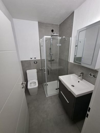 Erstbezug nach Komplettsanierung – voll möbliertes Apartment in U-Bahn-Nähe (U3) – Aktueller Stand 30.07