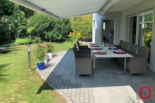 RISERVATO! Posizione privilegiata ai margini dei campi - Concetto abitativo straordinario - 230 m² di ampia superficie abitativa + 2 unità abitative indipendenti