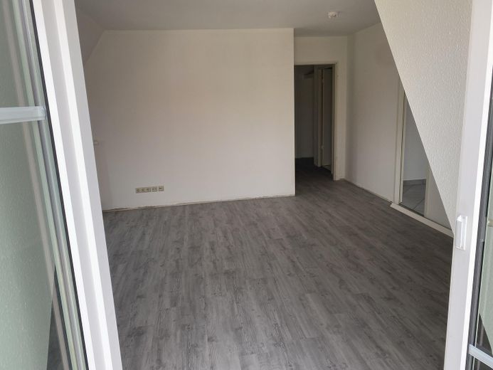 Gallinchen'de Yenilenmiş 2 Odalı Daire – Wohnzimmer