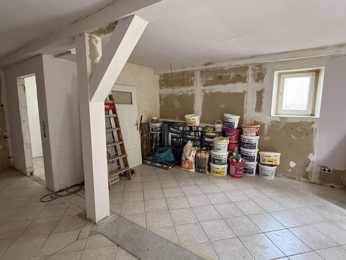 3-pokojowe mieszkanie w oficynie, ciche, w centrum, z 2 tarasami – Wohnzimmer alt
