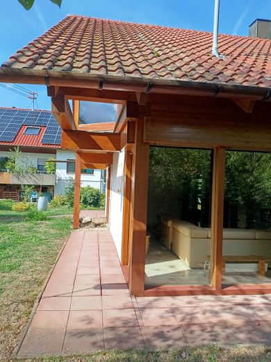 Einzigartiges Holzhaus im Grünen in Randlage und doch zentral – Foto 18