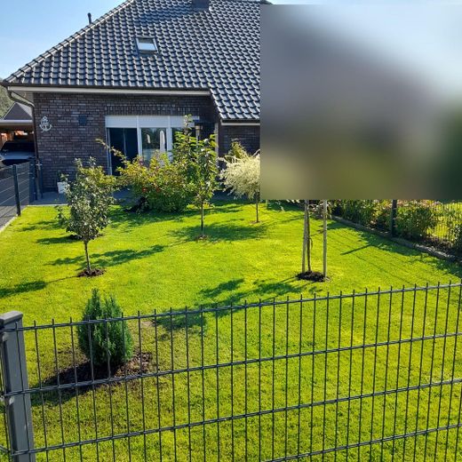 Doppelhaushälfte in der Nähe von Norden/Norddeich zu verkaufen – Sommer Ansicht Westseite