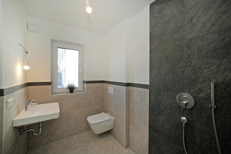 Gästebad mit Dusche