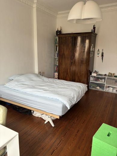 Rechtes Zimmer zur Strasse