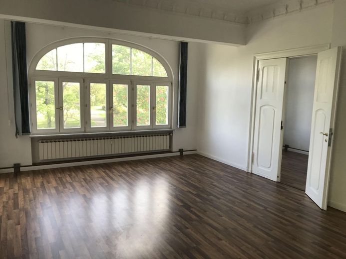 Stilvolle helle 6-R-Wohnung ca.160 m² in MD.Stadtfeld-Ost zu vermieten. – Wohnzimmer