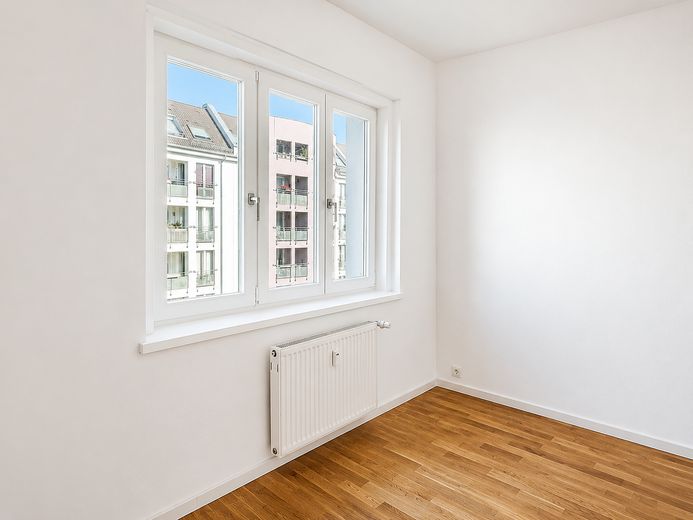 Frisch sanierte, bezugsfreie 3-Zimmer-Wohnung mit Eichenparkett in ruhiger Lage Prenzlauer Berg – Schlafzimmer