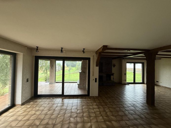 السكن في مزرعة مع إطلالة خلابة ومساحة واسعة وحديقة كبيرة – Wohnzimmer Blick Terasse