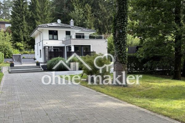 Haus sucht Familie-lichtdurchflutete Stadtvilla auf großem Grundstück