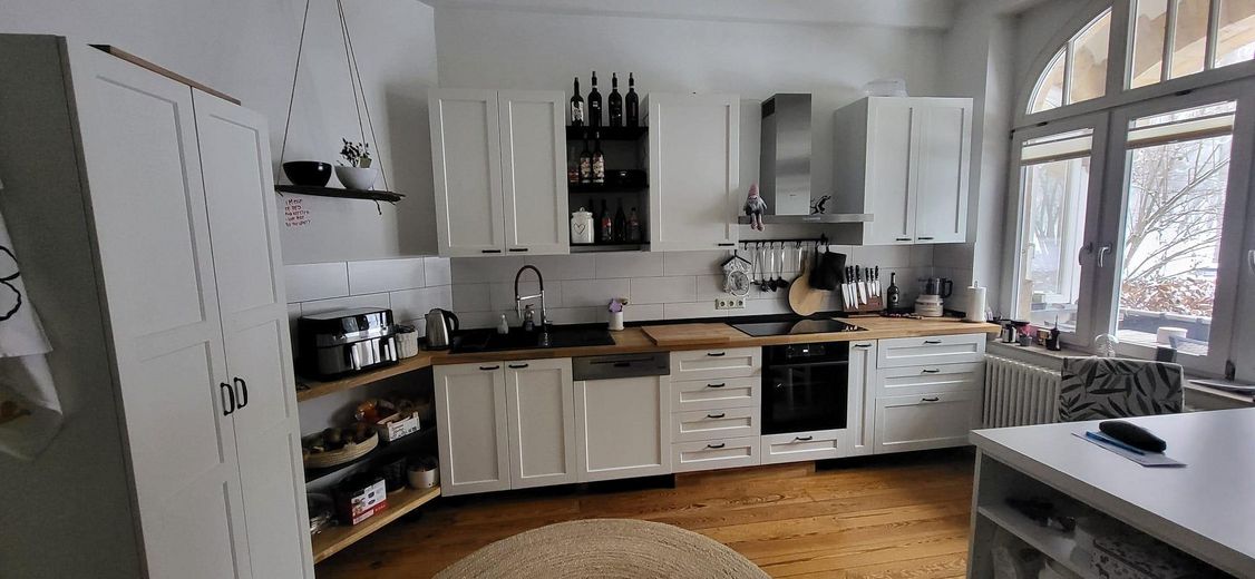 Wunderschöne großräumige 4 Raum Wohnung + Kamin & direkter Zugang zum Garten direkt am Schloßpark – Foto 2