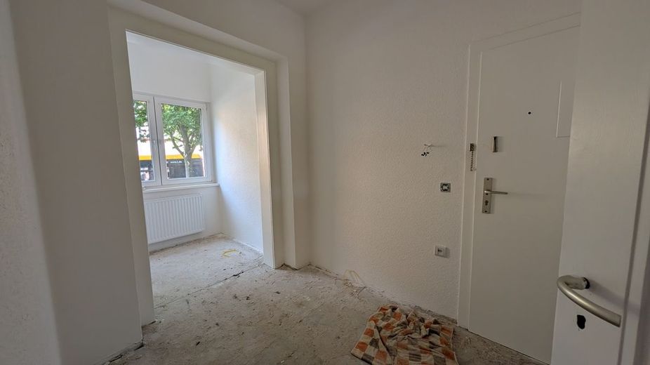 IN SANIERUNG  + WAHREN + 3 RAUM WOHNUNG + HOCHPARTERRE + BALKON – Flur - in Sanierung