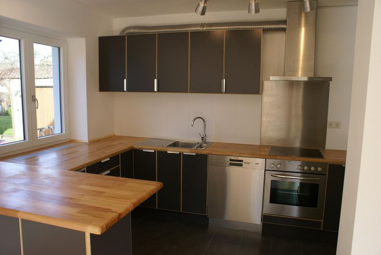 Großzügiges, helles Haus in ruhiger Wohnstraße (30km-Zone) in Pinneberg-Waldenau. – Küche-EG-2
