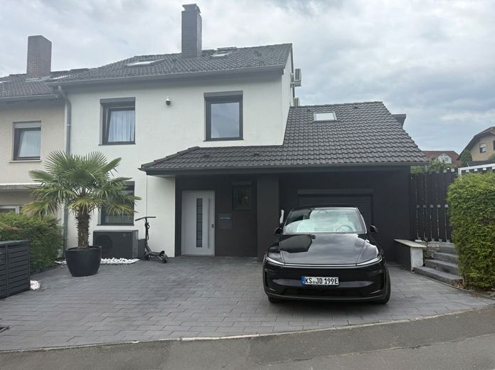 Luxus-Reihenendhaus | 225 m² | Kernsaniert 2025 | Klasse A+ | PV + Swim Spa – Haus Ansicht