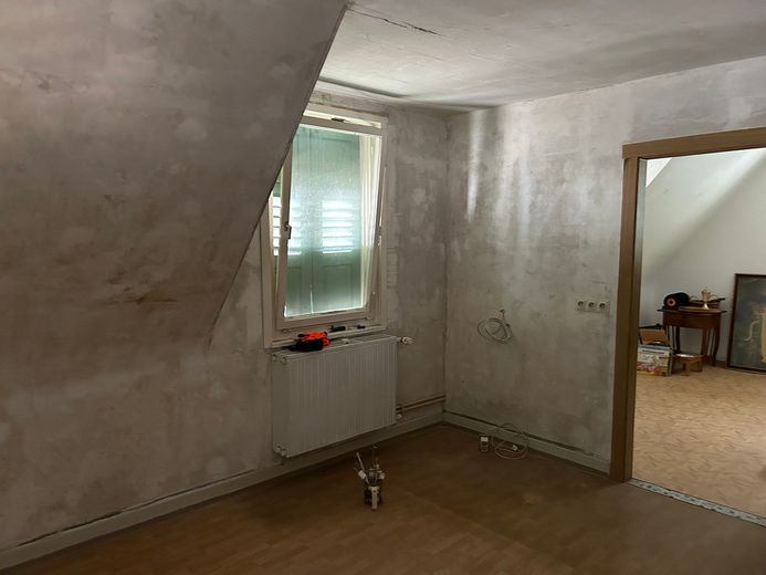 Zweifamilienhaus mit Potenzial: Eine Wohnung bezugsfertig, eine Wohnung zum gestalten und mit viel Raum für eigene Ideen – Foto 19