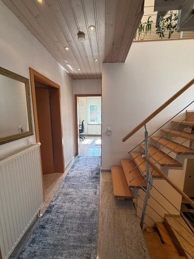 Light-filled detached house in an attractive residential area – Flur