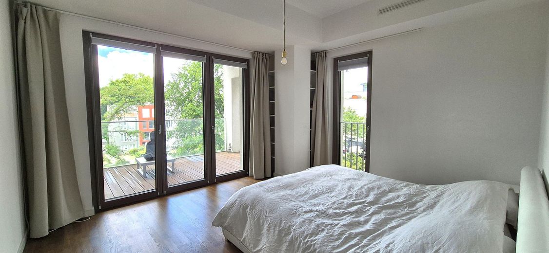 Un cadre de vie exclusif au bord de la Spree – Appartement meublé de 2 pièces (97m2) sur la presqu’île de Stralau – Schlafzimmer/Bedroom_1