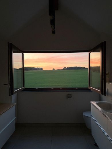 Casa unifamiliare moderna con qualità da nuova costruzione (anno di costruzione 2021), vista panoramica libera, aria condizionata e 3 posti auto in garage – Sonnenuntergang Badezimmer