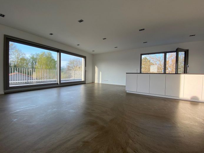 Lussuoso attico con ampia terrazza – Wohnraum 