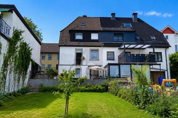 IHR NEUES ZUHAUSE MIT HERRLICHER GARTENOASE