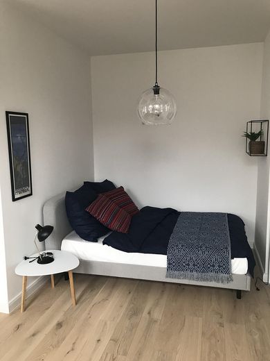 Furnished, bright 1-room apartment at the park – Schlafbereich