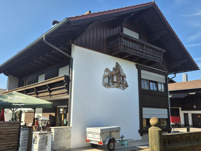Molto spazio da privato - grande casa unifamiliare con 8 stanze – Süd-West-Ansicht