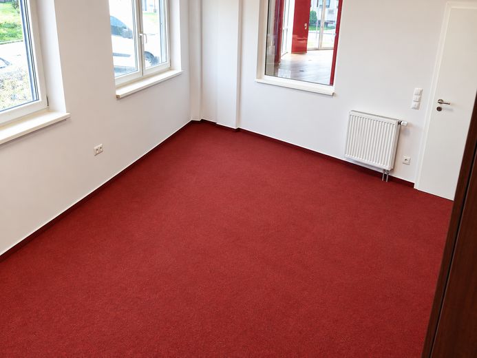 Immobile commerciale polivalente con showroom, capannone e unità abitativa a Heusenstamm – Büro 2 vor Einzug