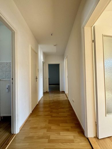 3 habitaciones con balcón y plaza de aparcamiento – Foto 3