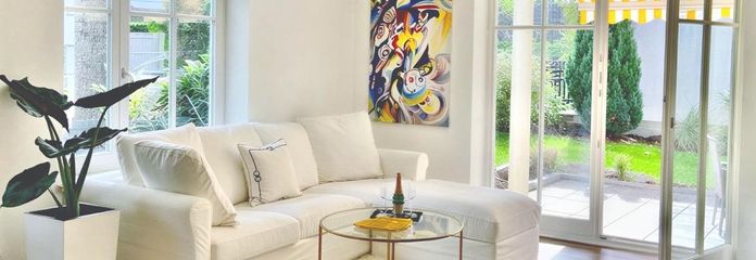 Повністю мебльована / Fully furnished: елегантна 3-кімнатна садова квартира, WLAN, Home Office, місце в TG