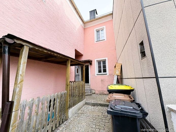 Ruhige Lage in Wunsiedel mit vielseitigen Freizeitmöglichkeiten – VUB0002377-15
