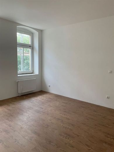 Zweitbezug nach San.! Kompakte 3-Zi. mit Einbauküche, Lam., Lift u. Wanne! – PHOTO-2023-08-31-14-03-25