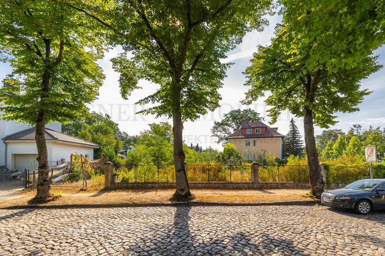 Grundstück für ein kleines MFH, Gewerbe, Villa. Provisionsfrei nur 200 Meter zum Wasser. – Foto 1