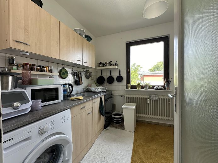 Centralne mieszkanie 2-pokojowe w frankfurckim Ostend z balkonem i EBK – Foto 8