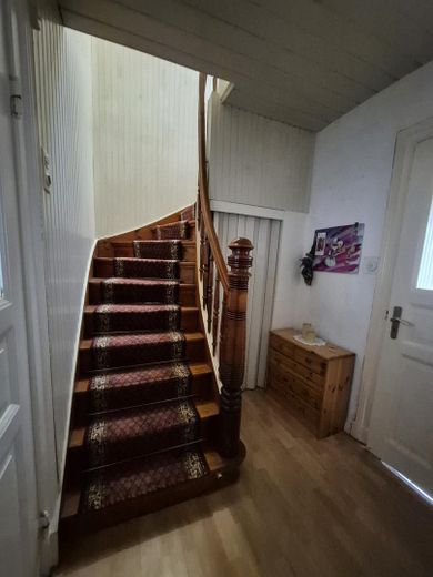Finkenwerder: dom jednorodzinny z mieszkaniem dla członków rodziny – Treppe ins 1. OG
