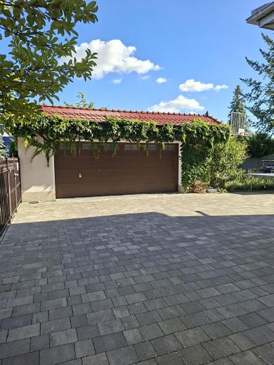 Villa urbana con estilo, tecnología moderna y confort exclusivo – Doppelgarage