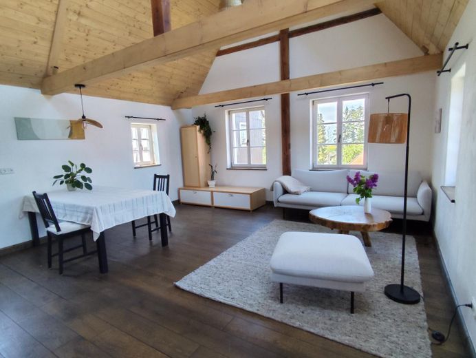 Ein Zuhause mit Charakter – Fachwerk, Lehm & Abendsonne – Wohnbereich