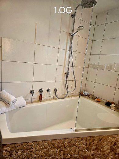 Top gepflegtes Haus*traumhafter Garten*zentrumsnah & naturverbundener Stadtteil Köln*3 Wohnkonzepte – 1.OG Pärchen-Badewanne